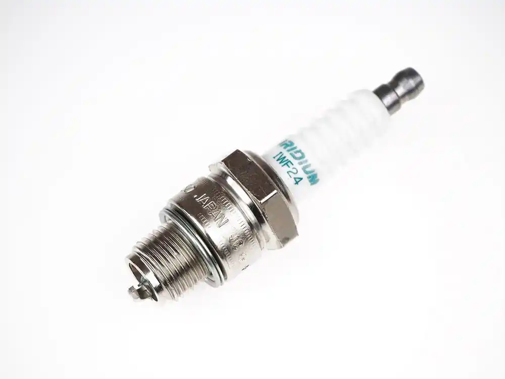 Sonderangebot Denso Iridium Power Zündkerze IW24 passend für Piaggio Cosa 150 (Bj 88-)