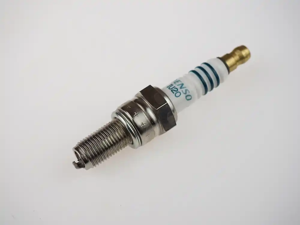 Versand Am Gleichen Tag Denso Iridium Power Zündkerze IU20 passend für Honda ANF 125 Innova (Bj 02-)