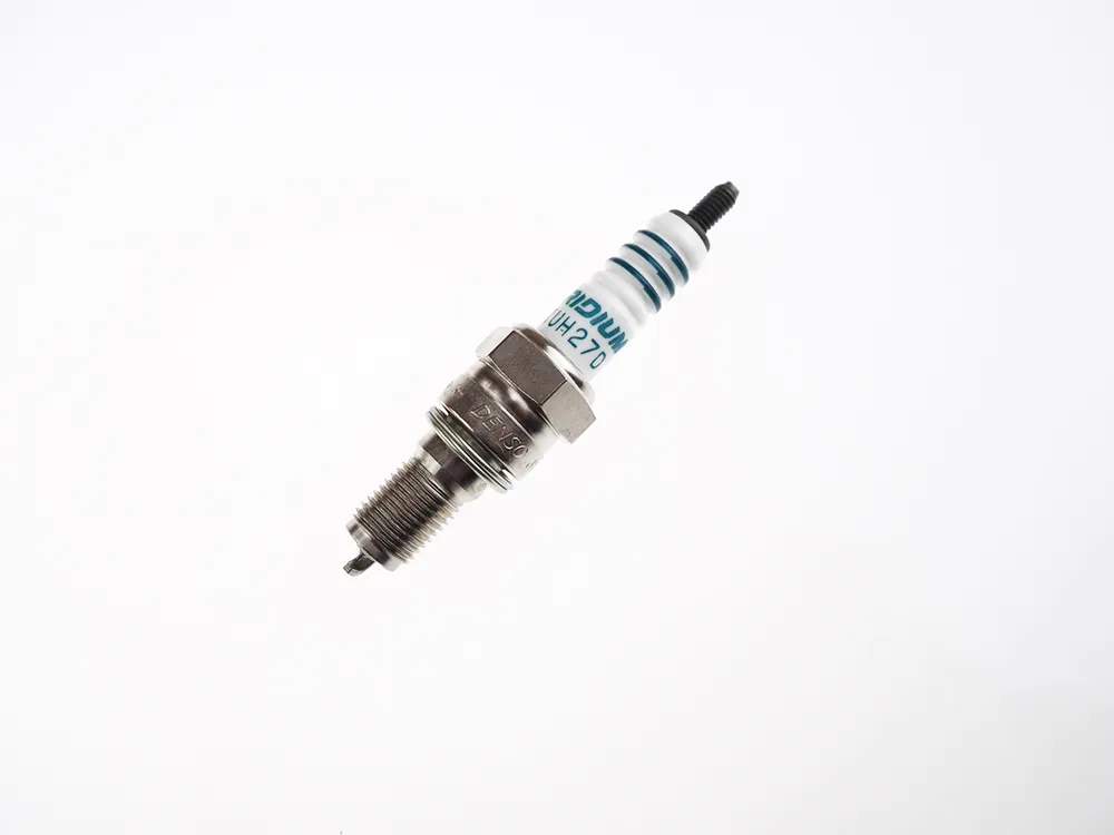 Markenware Denso Iridium Power Zündkerze VUH27D passend für Honda CBR 900 RR Fireblade SC44 (Bj 00-01)