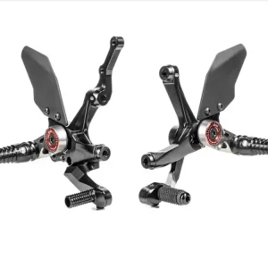 Direktkauf Gilles Fussrastenanlage MUE2-D03-B mit ABE - passend für Ducati Streetfighter V2 955 ABS / S (Bj.21-