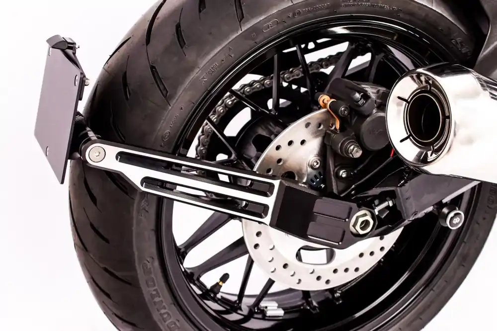 Finale Aktion GILLES Kennzeichenhalter schwarz-silber passend für Kawasaki Z900RS